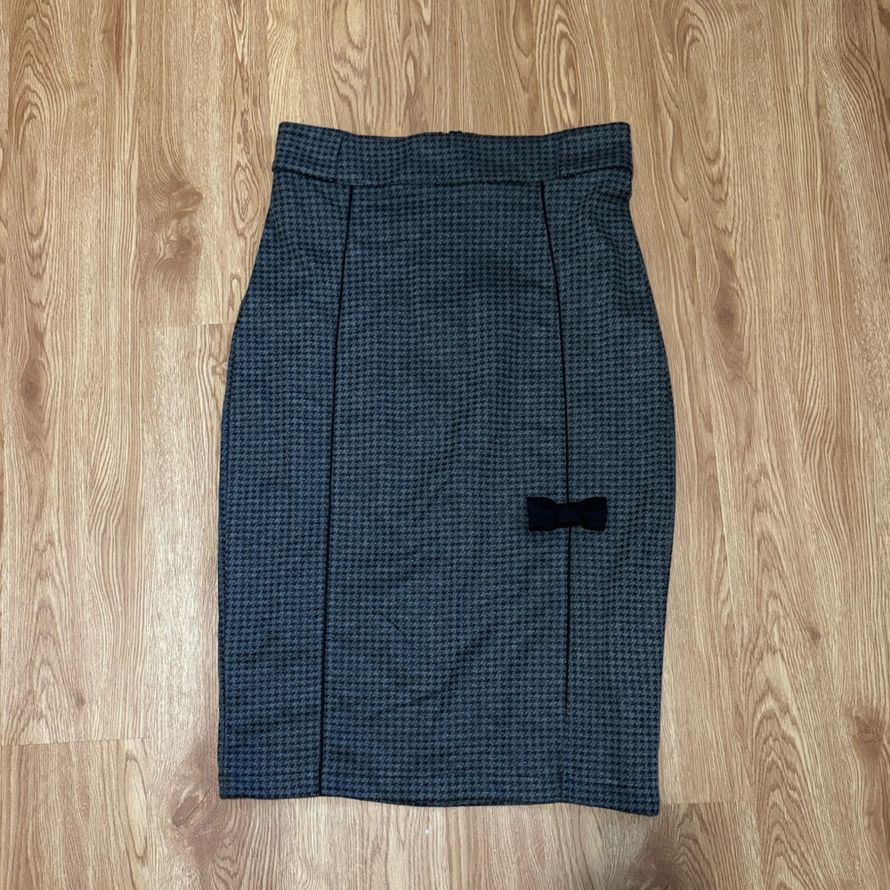 RockSteady Black and Gray Houndstooth Pencil Skirt with Bow